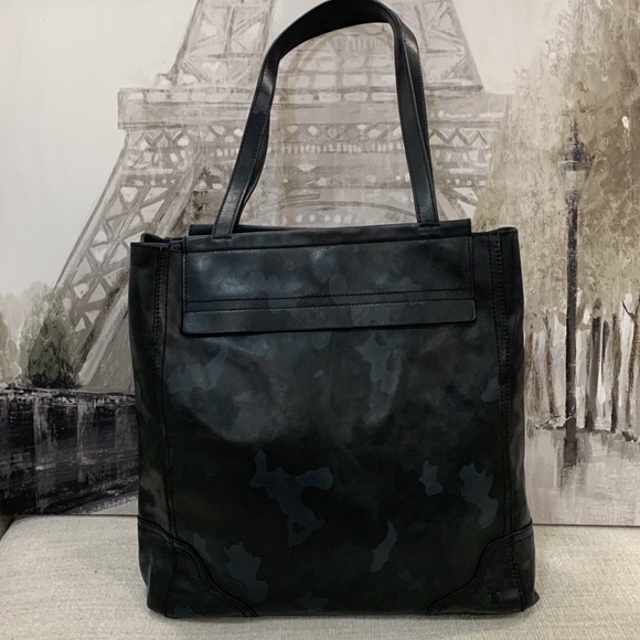 Frye Charlie Simple Tote Navy Camo Leather MSRP $398 -OCEAN CAMO- - Picture 5 of 16